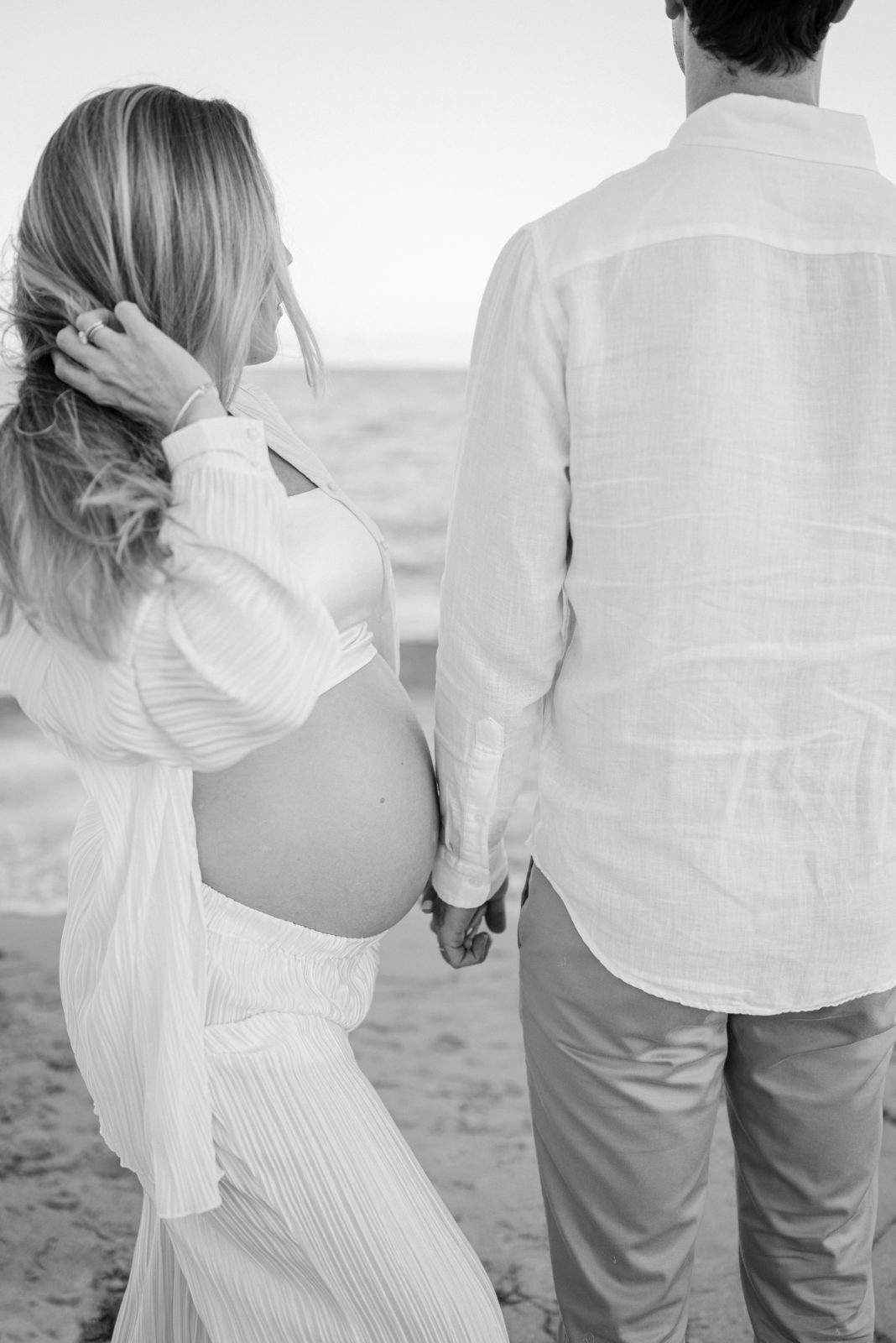 Black and white beach maternity photoshoot | Key Biscayne