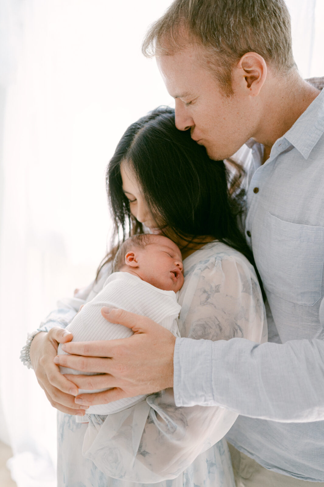 Simple and natural newborn photoshoot in Miami