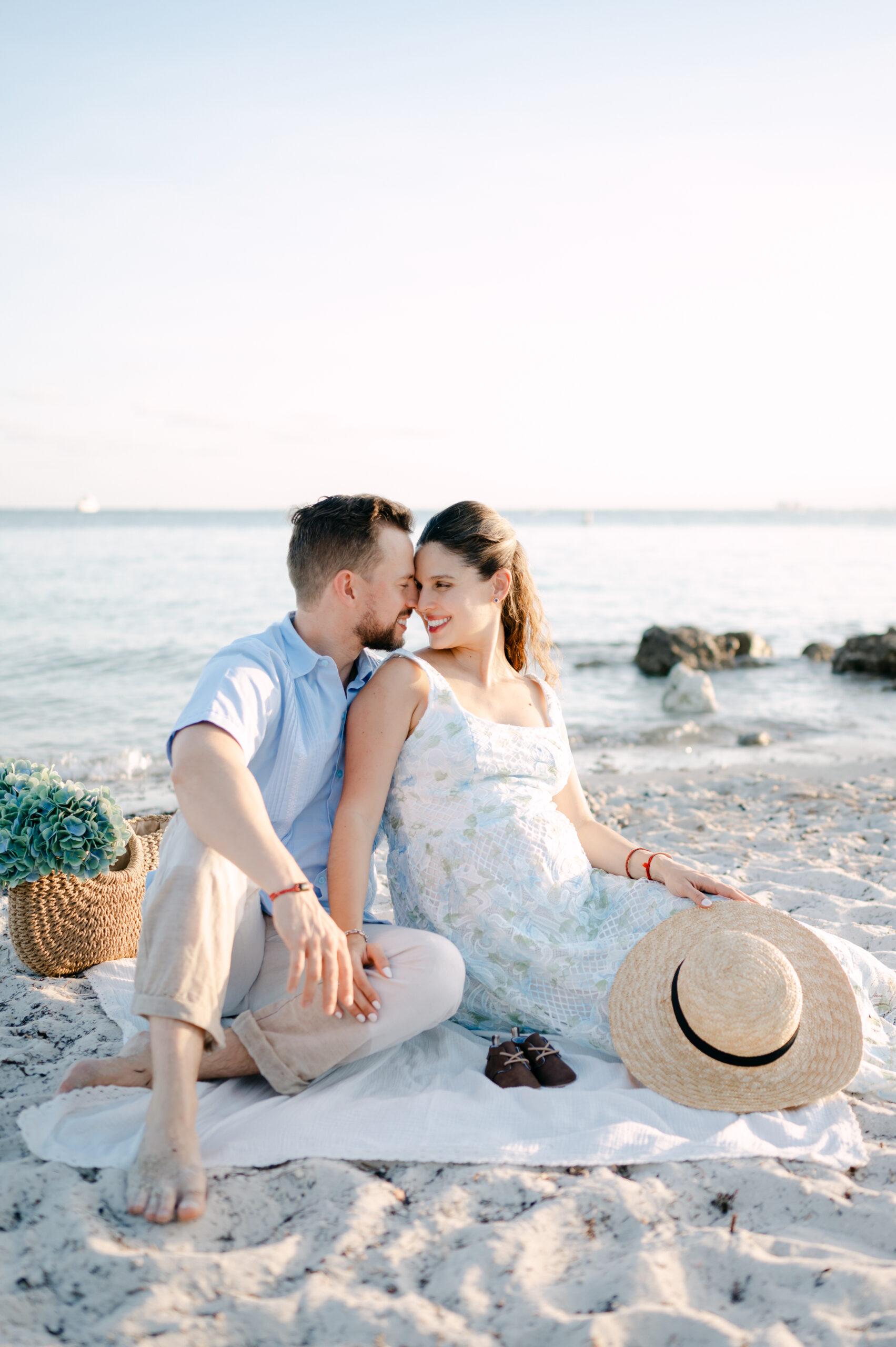 Maternity photoshoot picnic in Miami