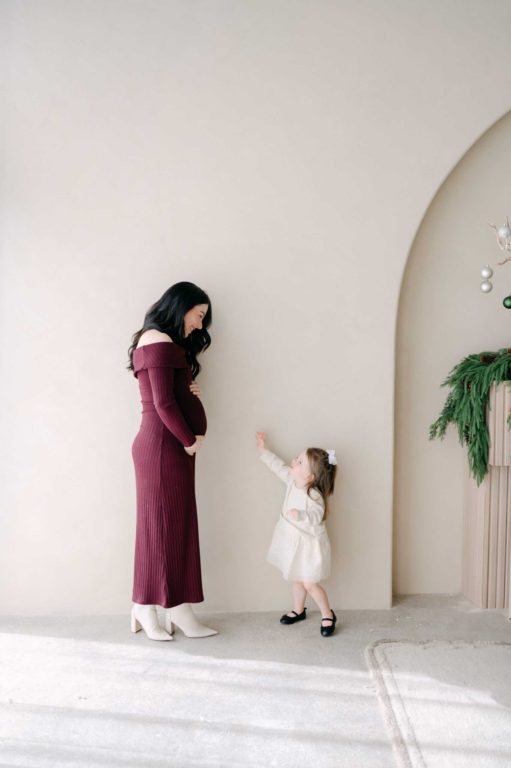 Top Tips for Stunning Holiday Maternity Photos in Miami